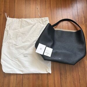 Toteme belted grained-leather tote bag black - Large